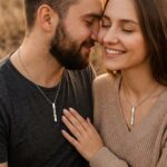 Парные серебристые кулоны с гравировкой